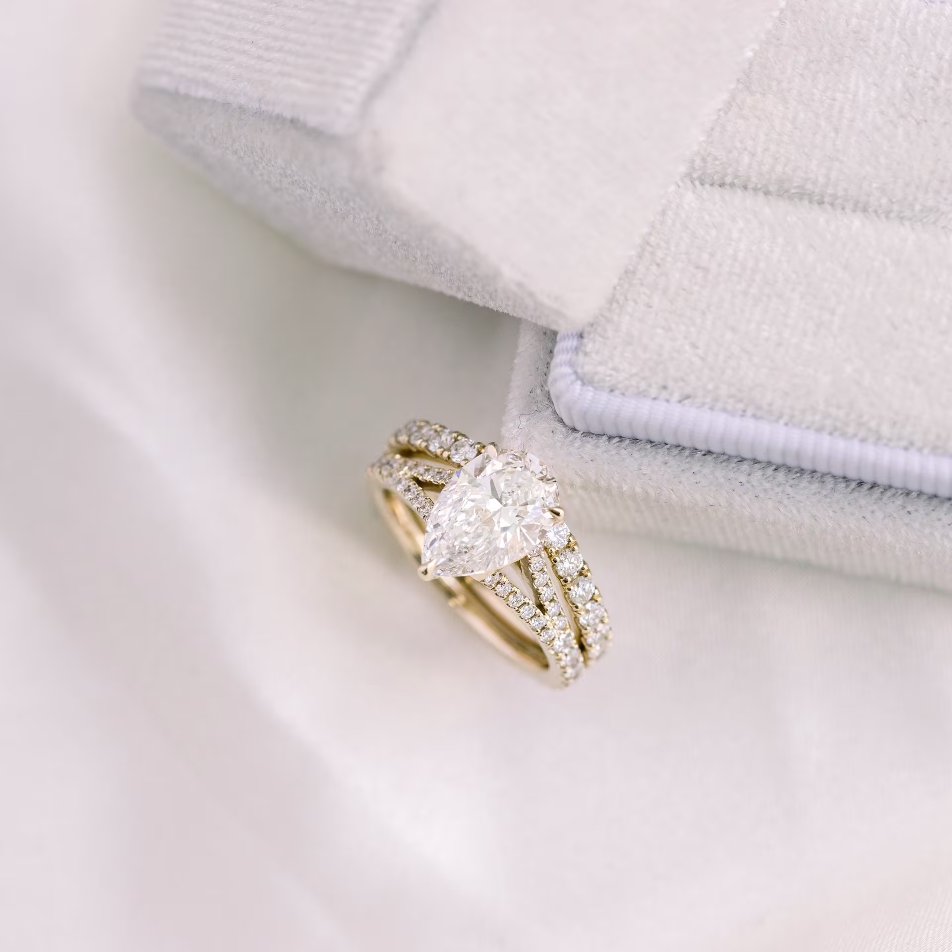 14k yellow gold custom lab diamond wedding set featuring nesting wedding band and pear split shank diamond band lab diamond engagement ring ada diamonds design ad 262 macro