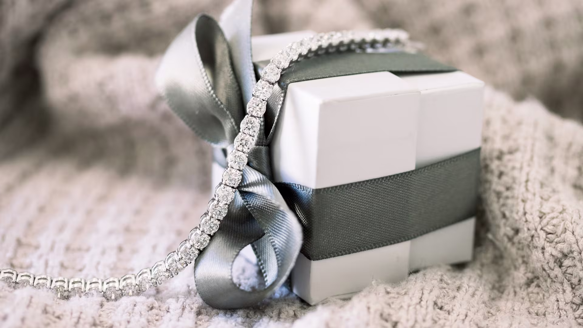 18k White Gold Tennis Bracelet with 10carats of lab diamonds