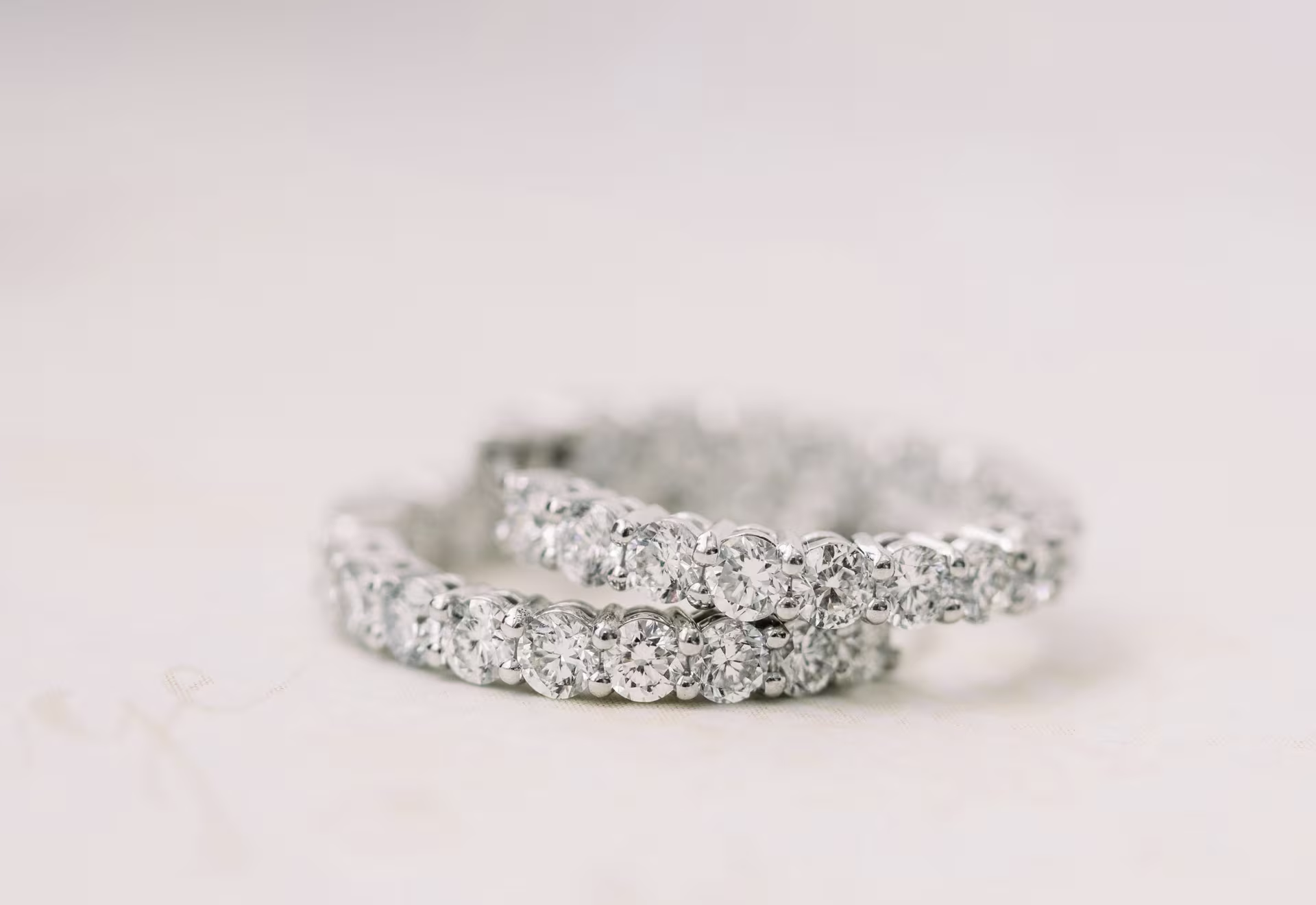 Prong-Set Huggie Hoop Earrings in 18k White Gold 1ctw