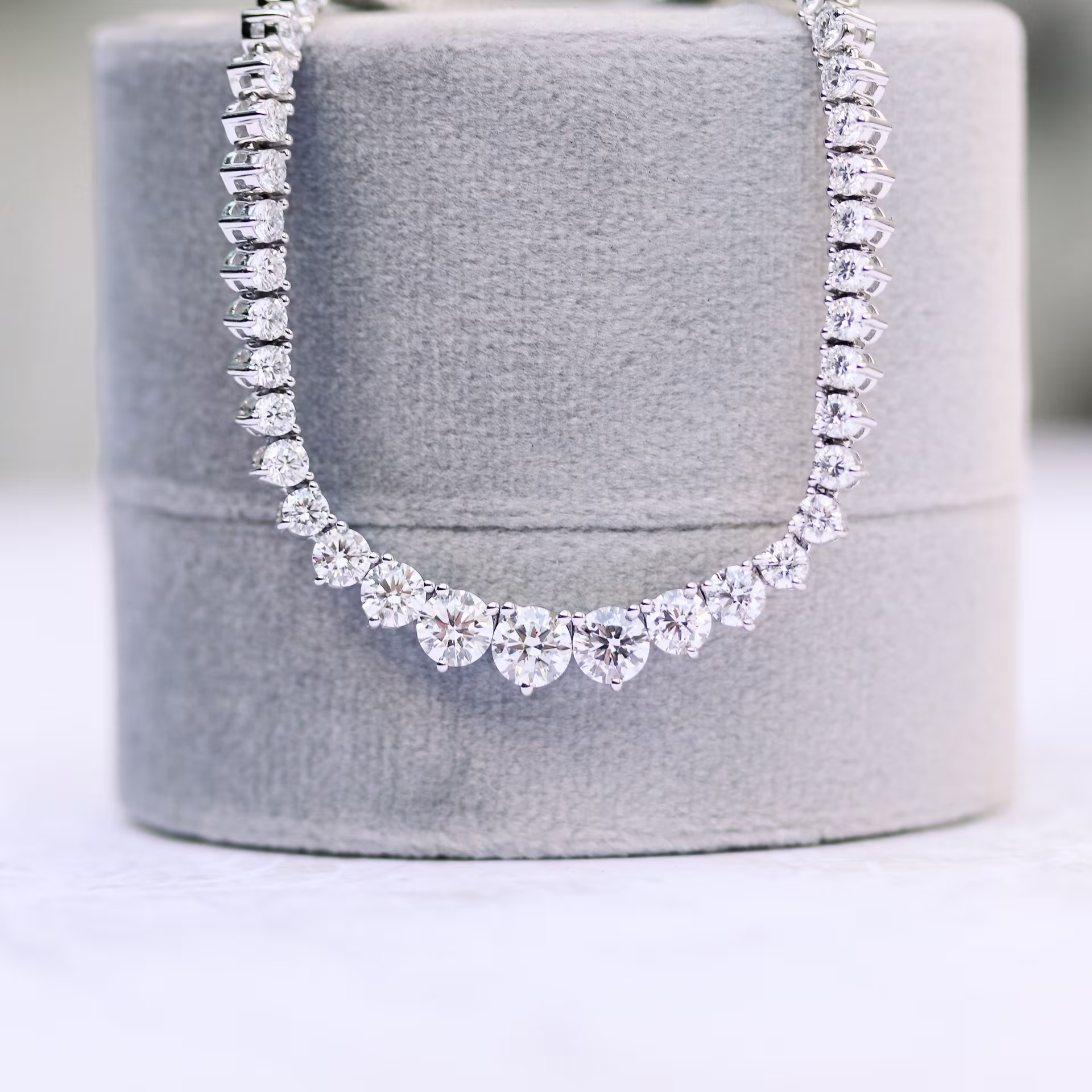 Round Brilliant Lab Grown Diamonds set in Riviera Choker (Main View)