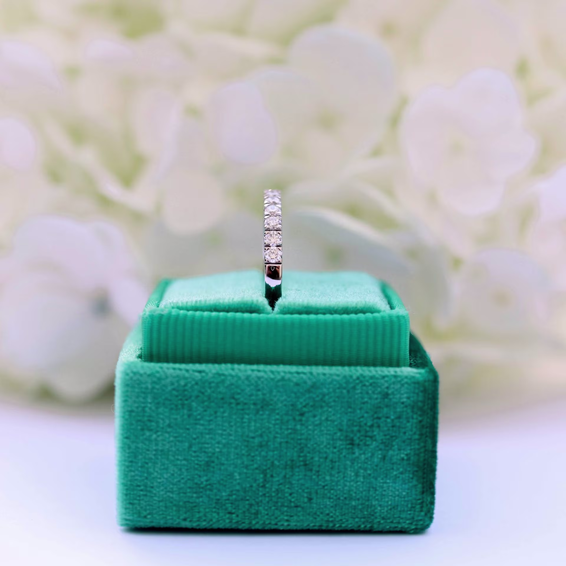 lab diamond french u half band profile view