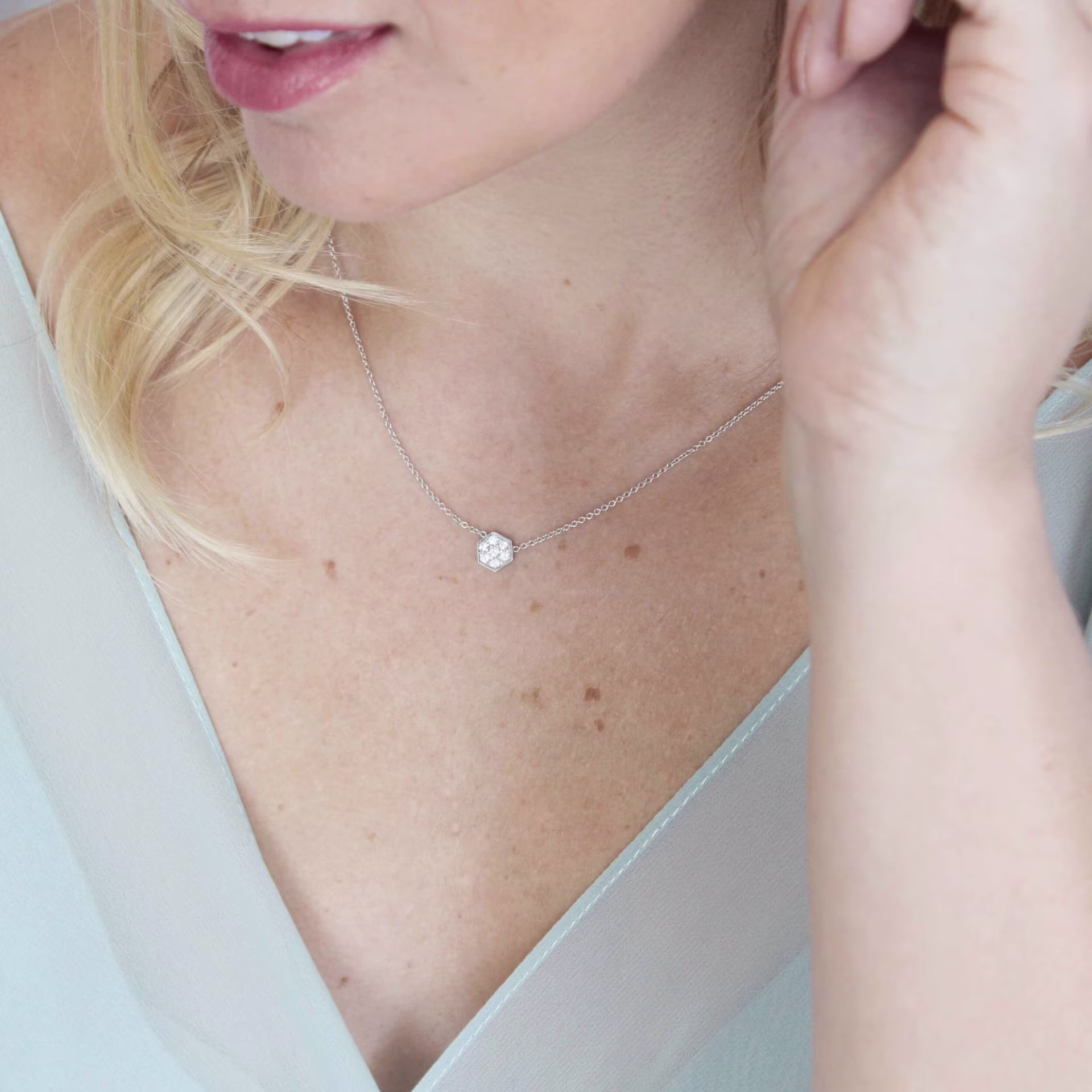 0.21 Carat Round Diamonds set in 14k White Gold Geometric Diamond Pendant