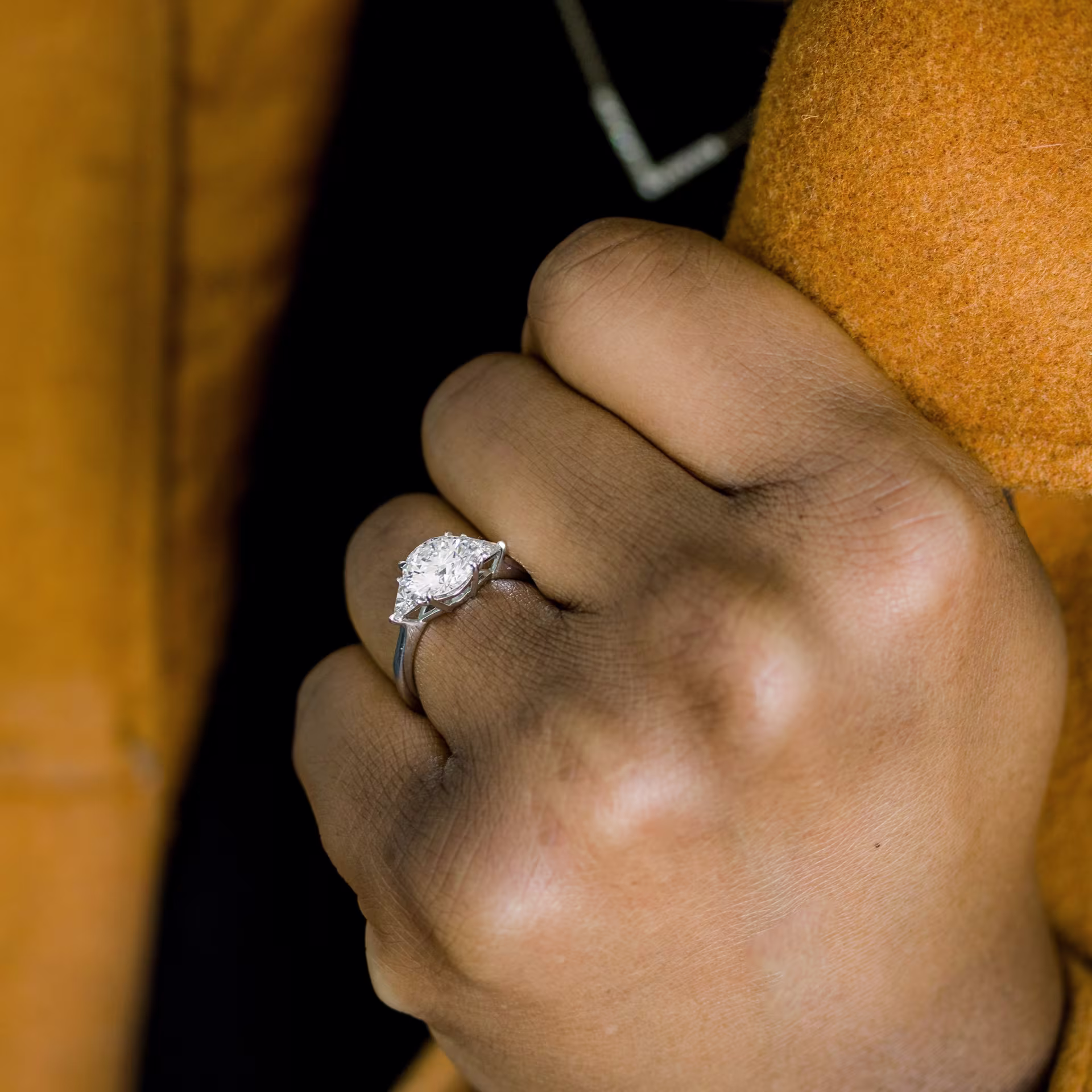 three stone ring with 2ct round