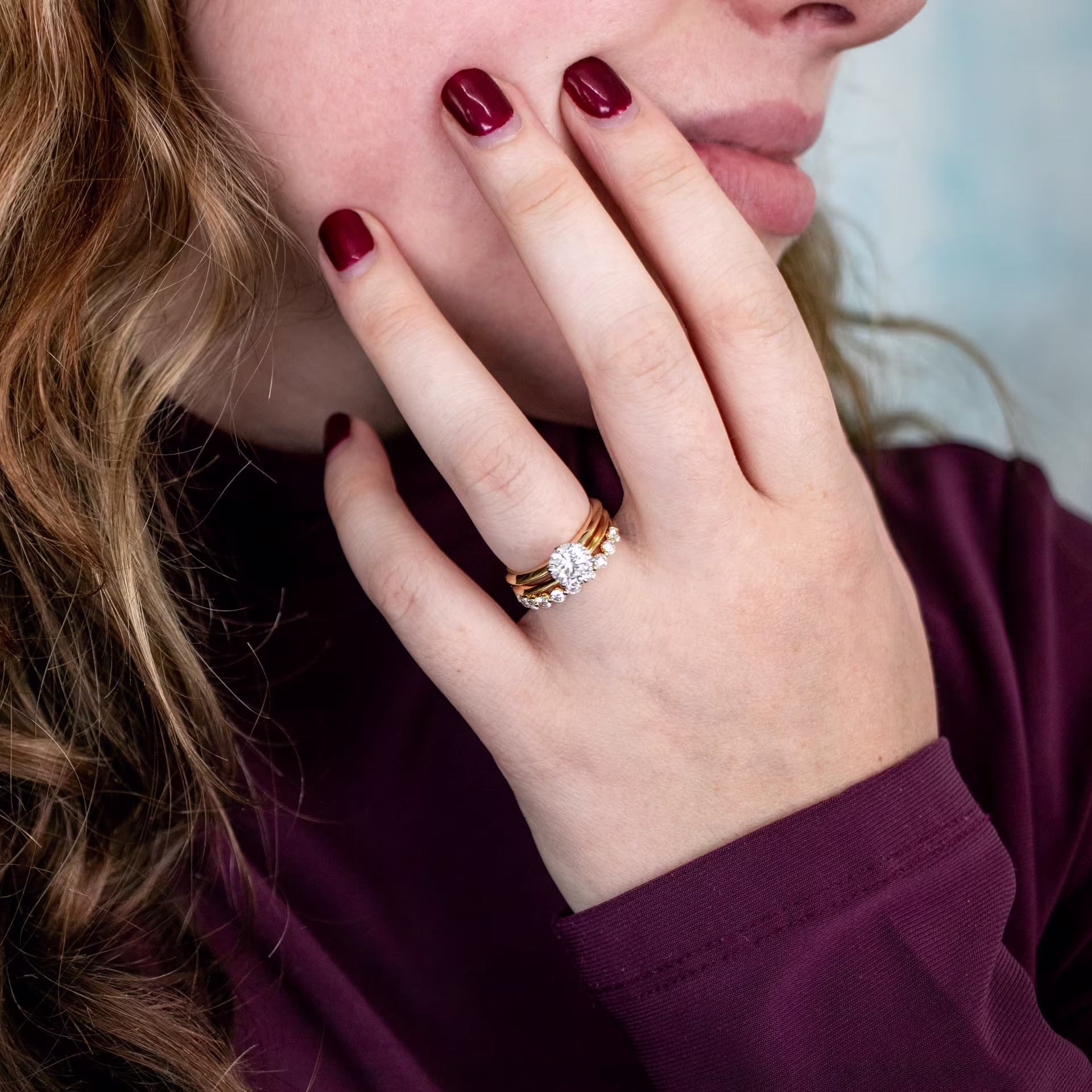 18k yellow gold lab diamond wedding set with 1.5ct round six prong solitaire spacer band and shared prong wedding band ada diamonds design 067 ad295 ad109