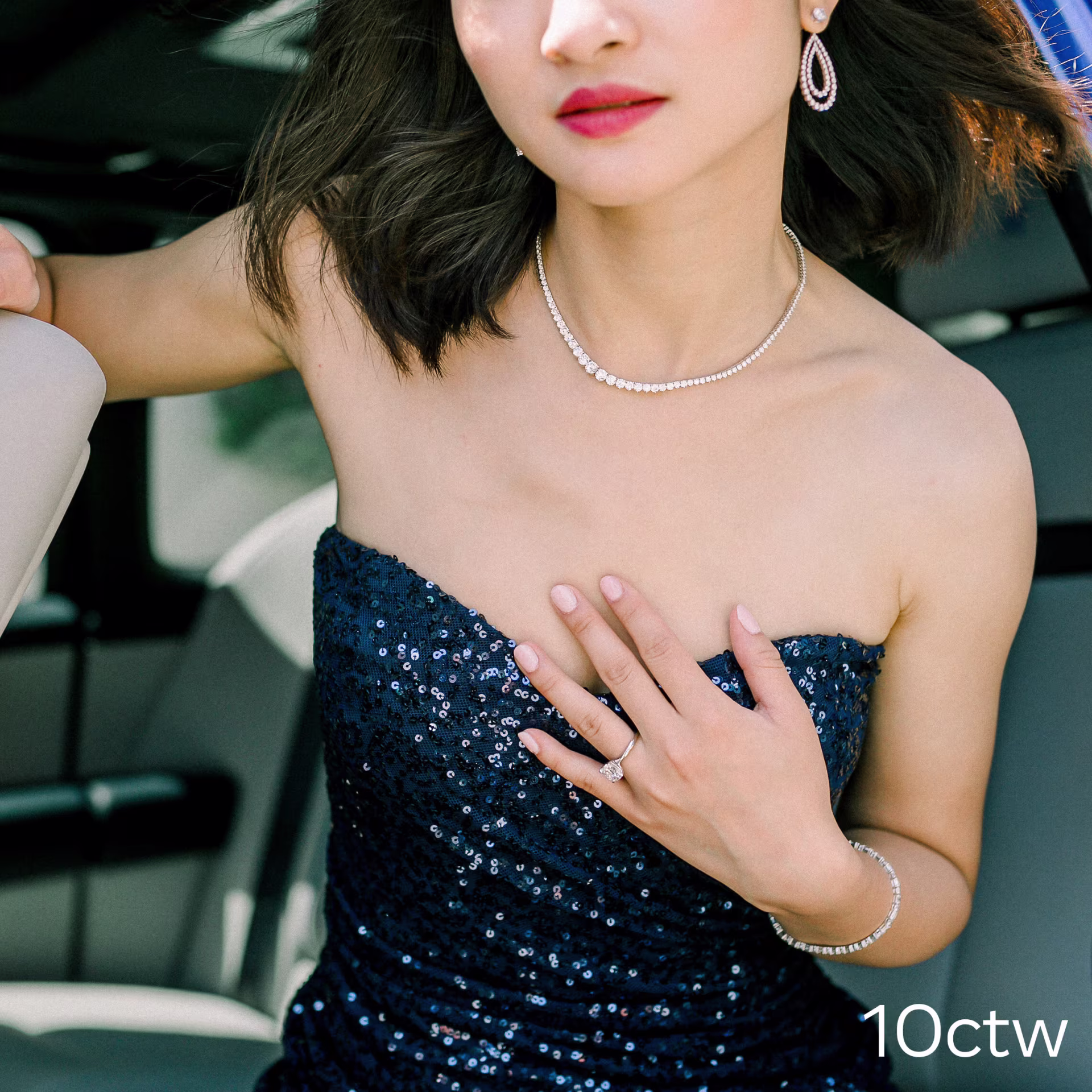 10ctw lab diamond choker and a blue dress