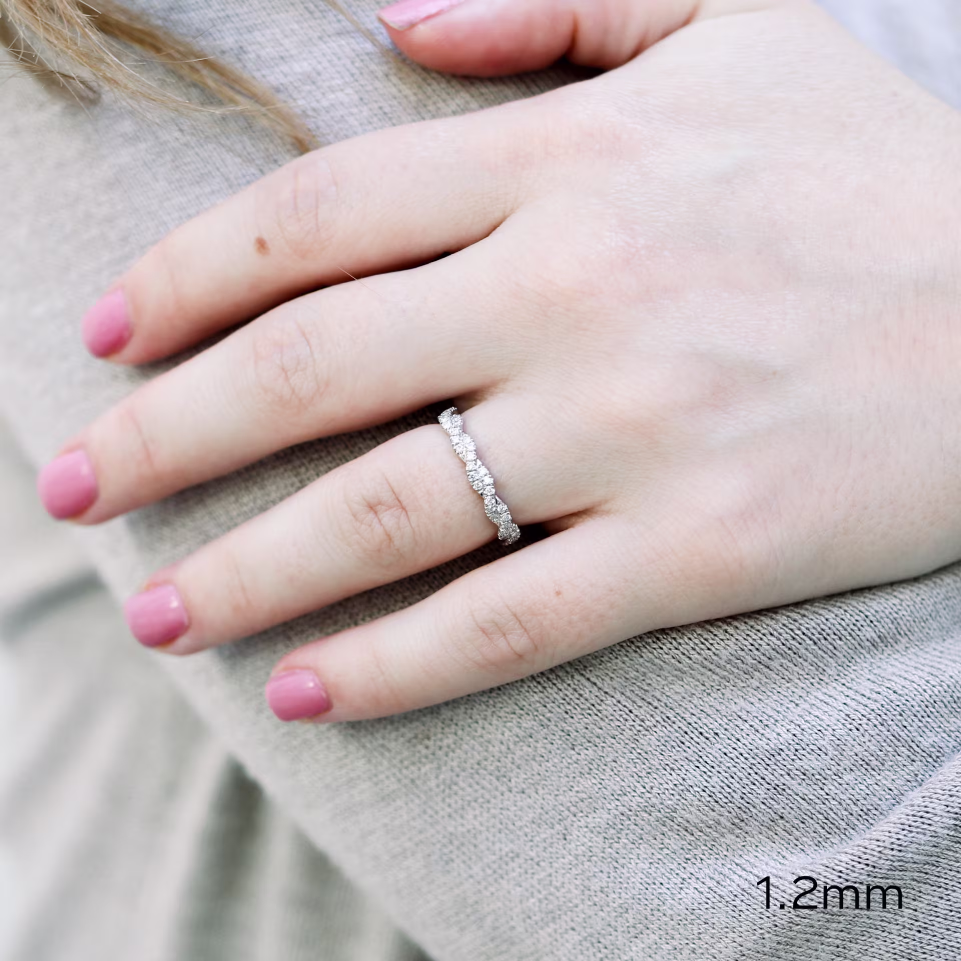 0.4 Carat Round Brilliant Diamonds Infinity Twisting Full Three Quarter Band in 18kt White Gold (Main View)