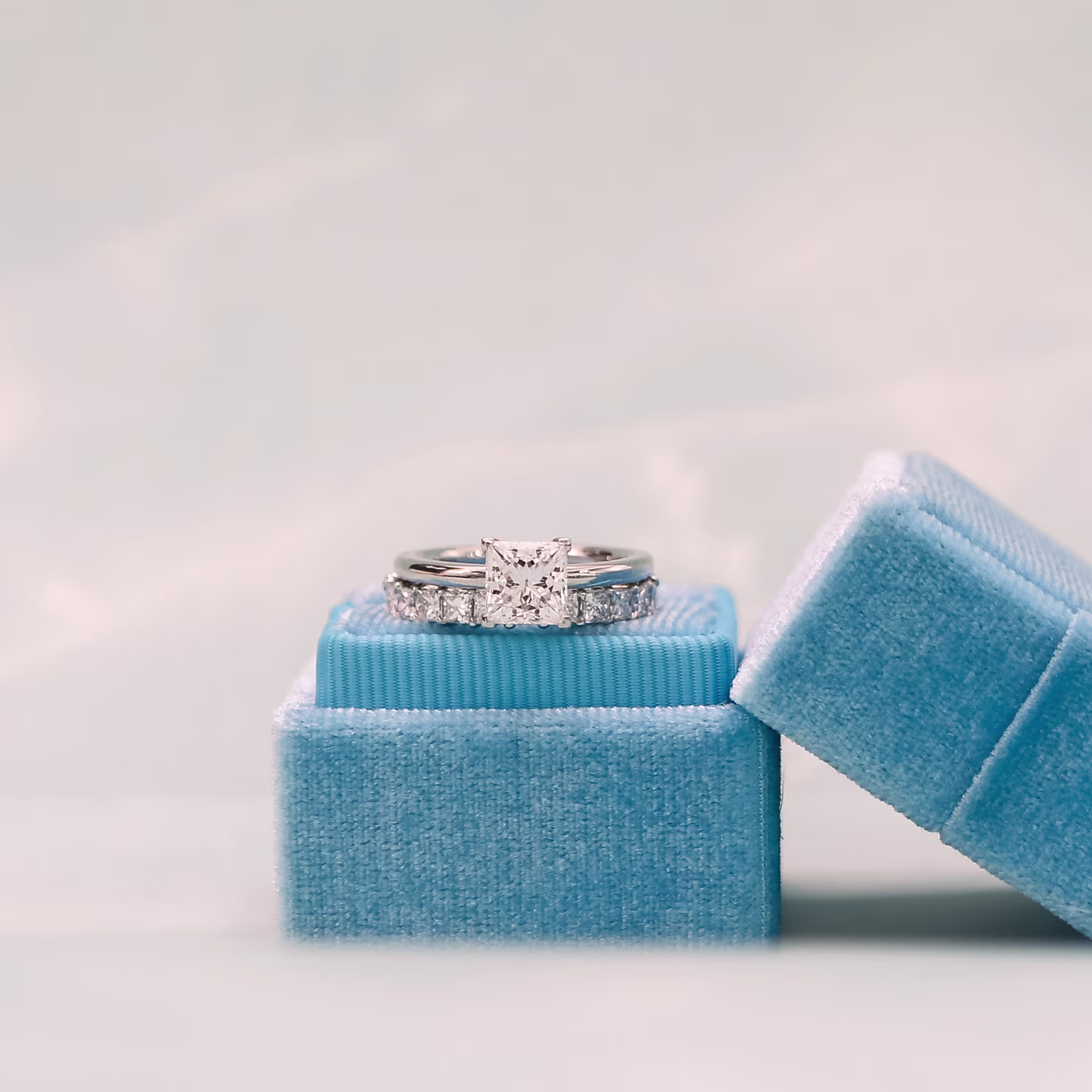 High Quality 2.75 Carat Lab Diamonds Princess Cathedral Solitaire Diamond Engagement Ring in Platinum (Main View)