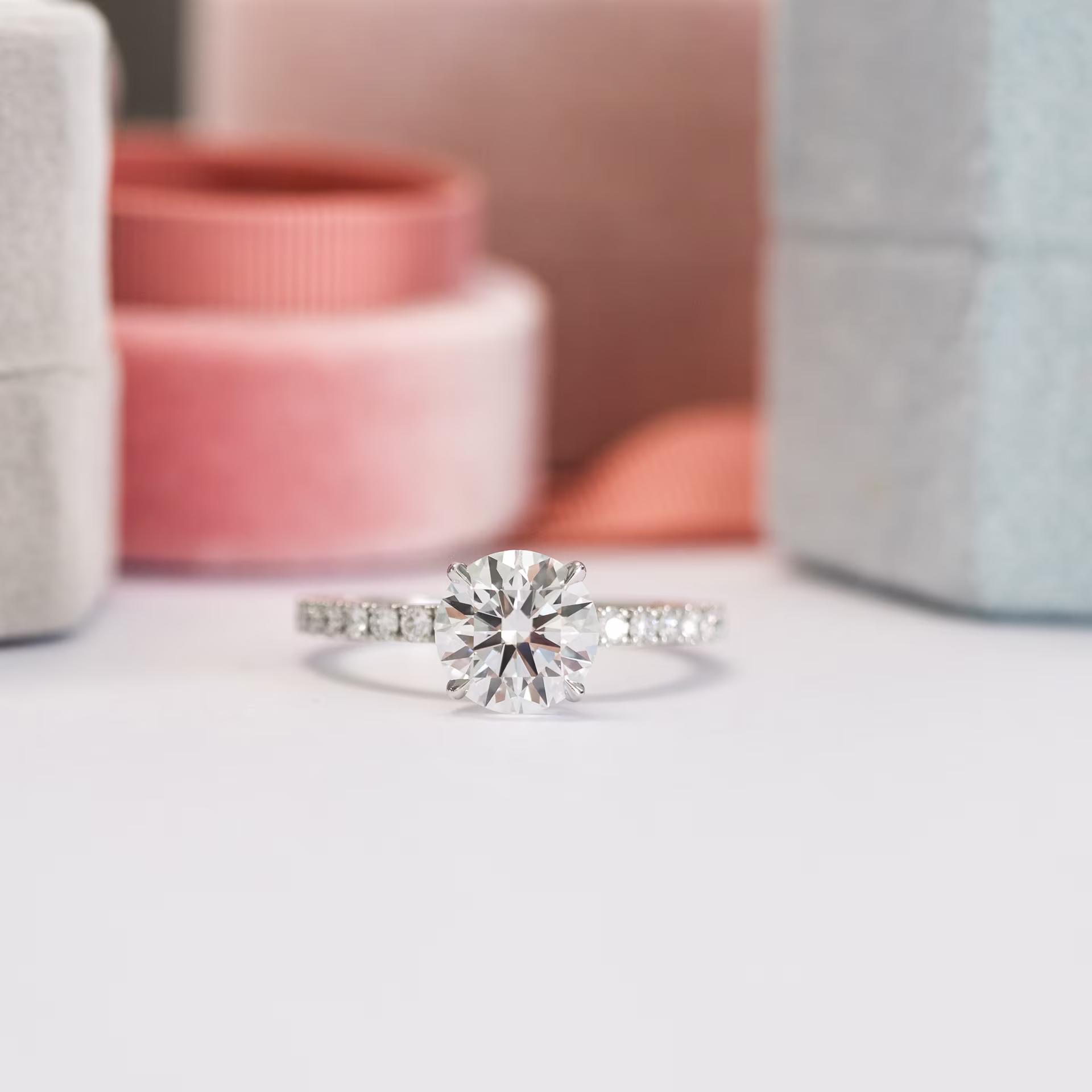 AD-149 Round Classic Four Prong Pavé plat nb5