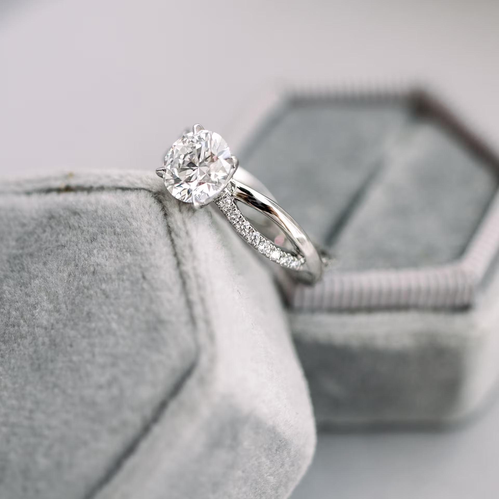 1.25 ctw Diamonds set in Platinum Infinity Twist Setting (Side View)