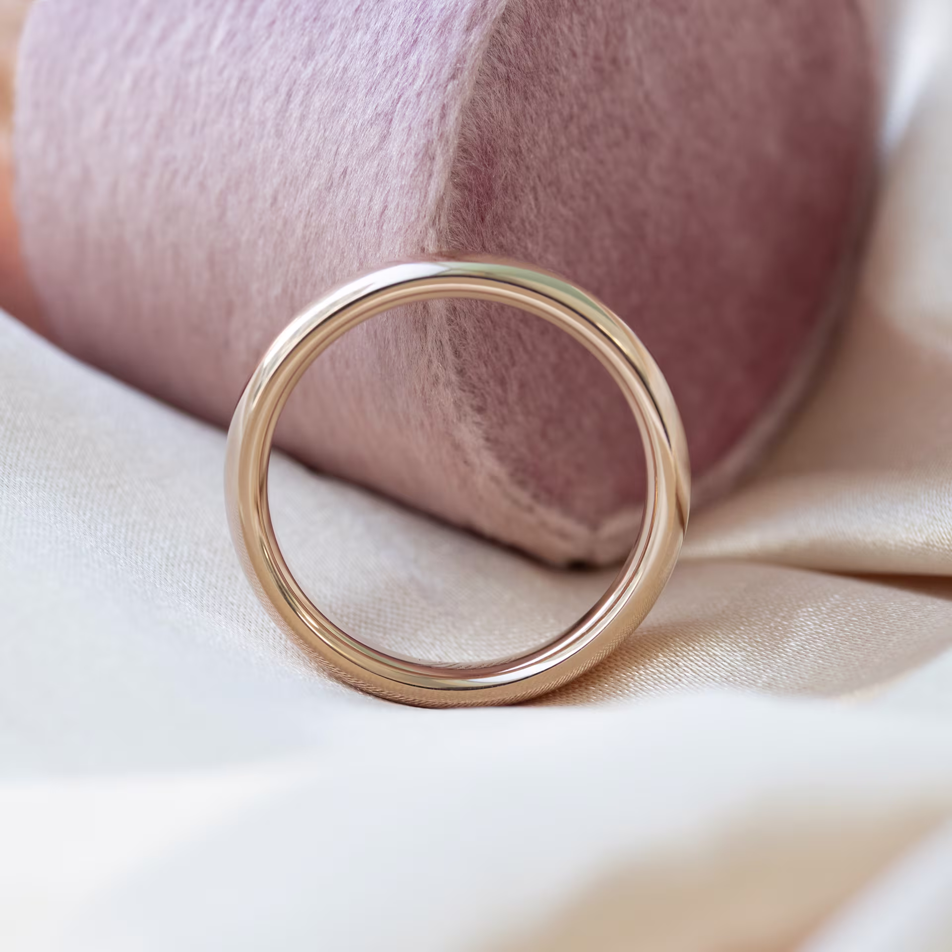 4mm rounded unisex band in 18k rose gold profile view