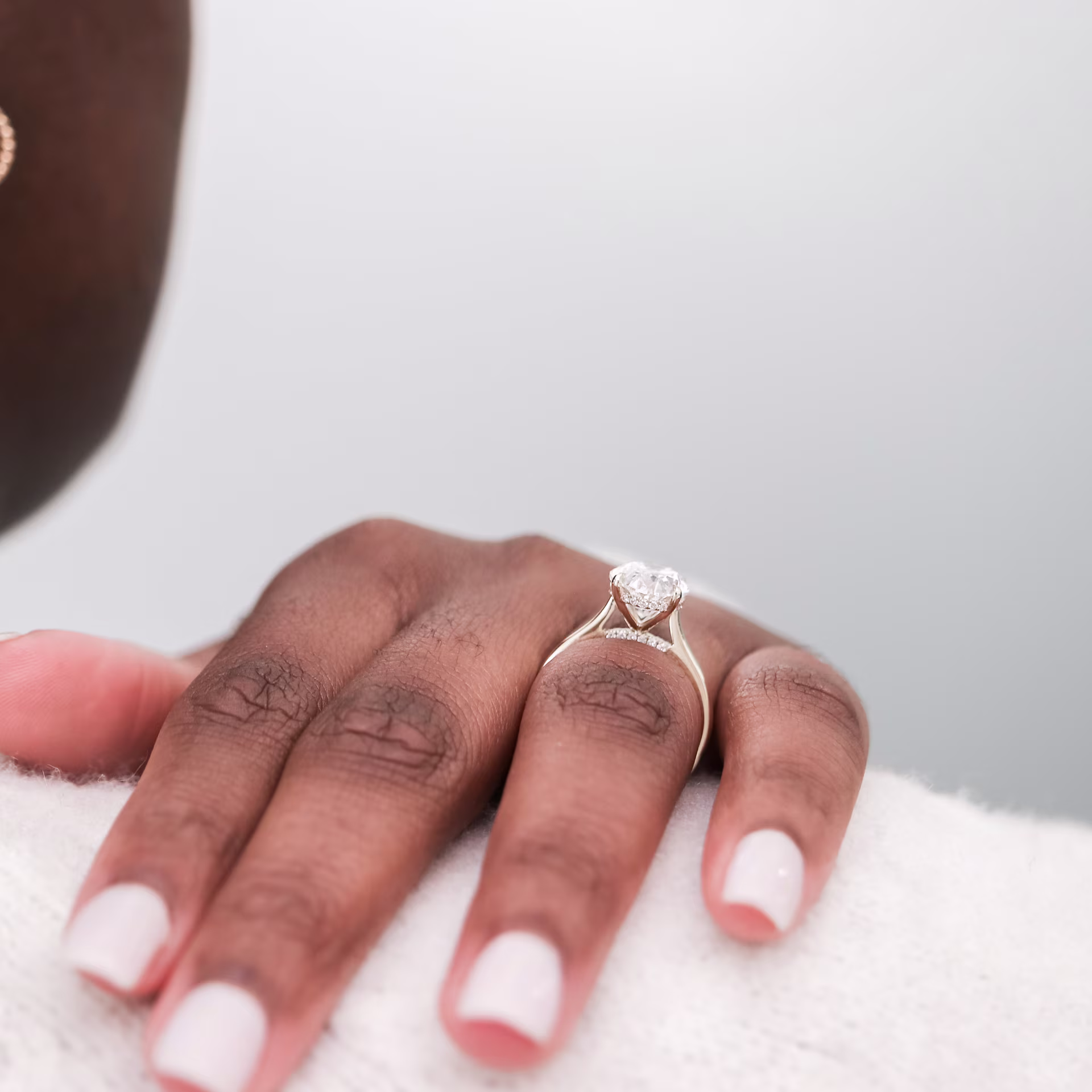 4.5 ctw Diamonds Oval Cathedral Solitaire in Yellow Gold (Profile View)