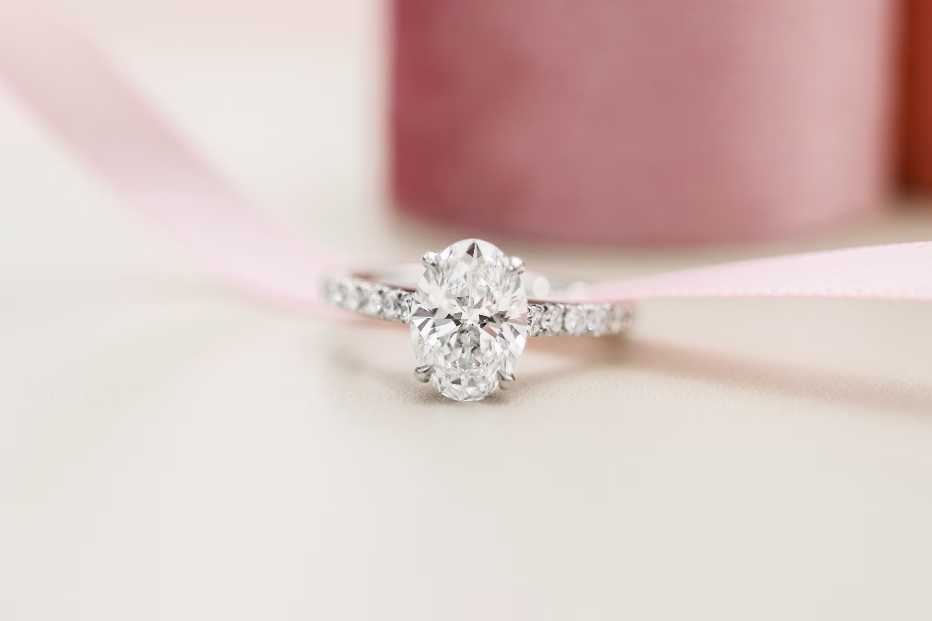 Oval Cathedral Pavé Setting featuring Lab Diamonds (Profile View)