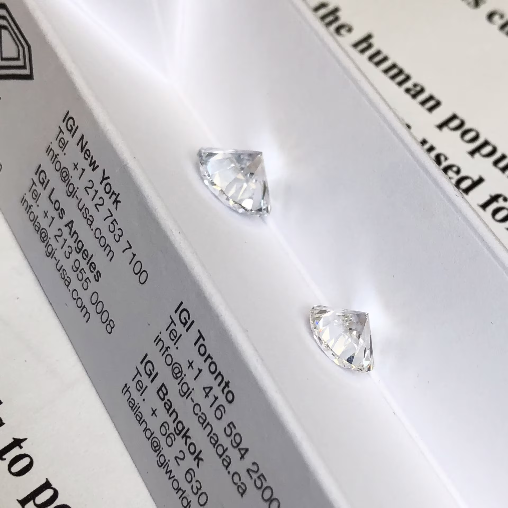 Lab diamonds and mined diamonds are both graded for color culet up. The lab diamond on the left is HPHT grown with blue nuance, the diamond on the right is CVD grown with no boron present.