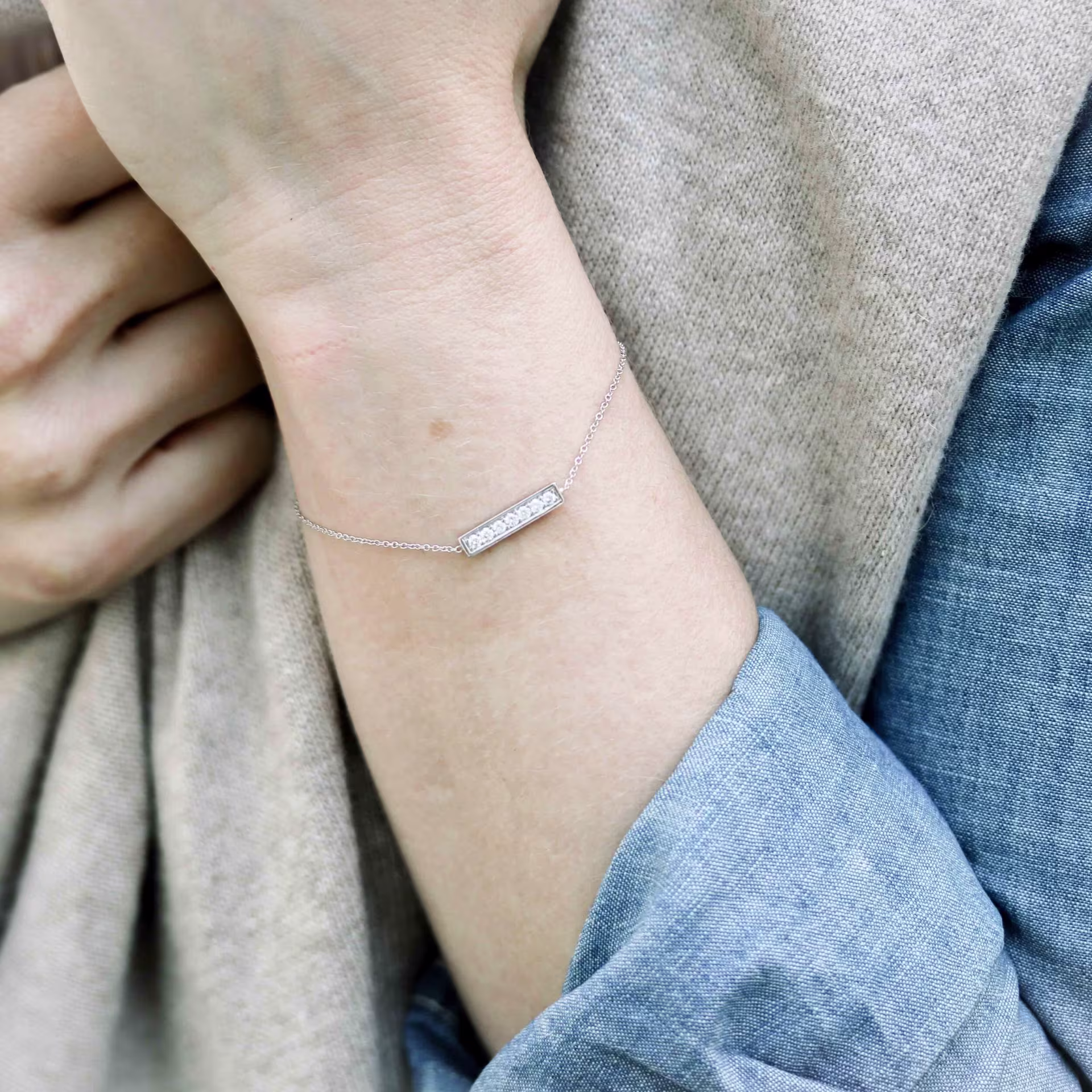 0.21 ct Round Brilliant Diamonds set in 14k White Gold Diamond Bar Bracelet (Main View)