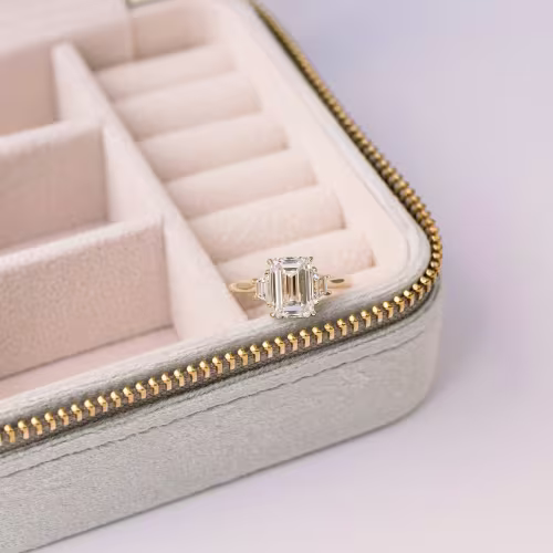 14k yellow gold 3 ct emerald cut lab diamond engagement ring with trapezoid side stones ada diamonds design ad 465 macro