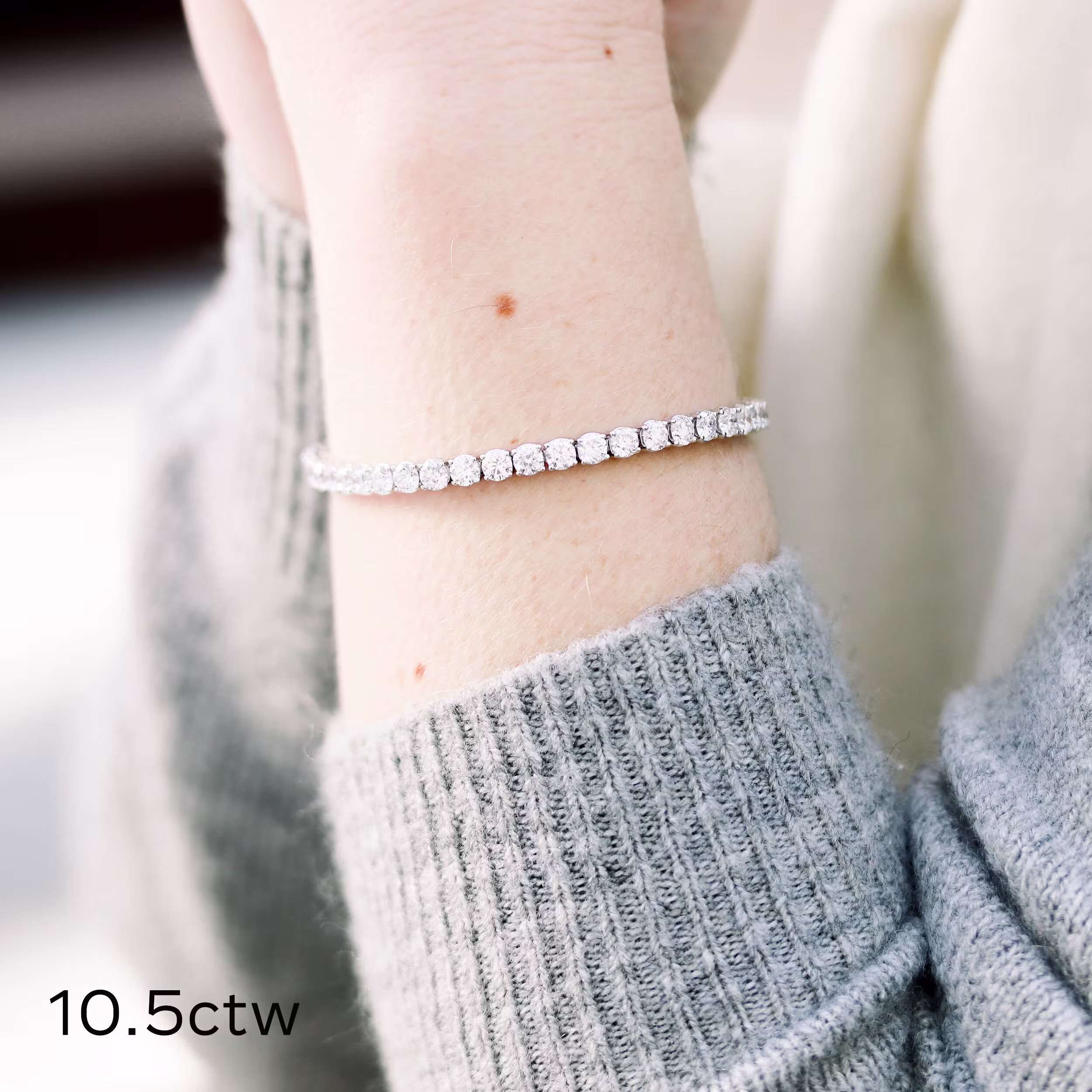 High Quality 10.0 Carat Round Brilliant Lab Grown Diamonds set in White Gold Four Prong Tennis Bracelet (Main View)