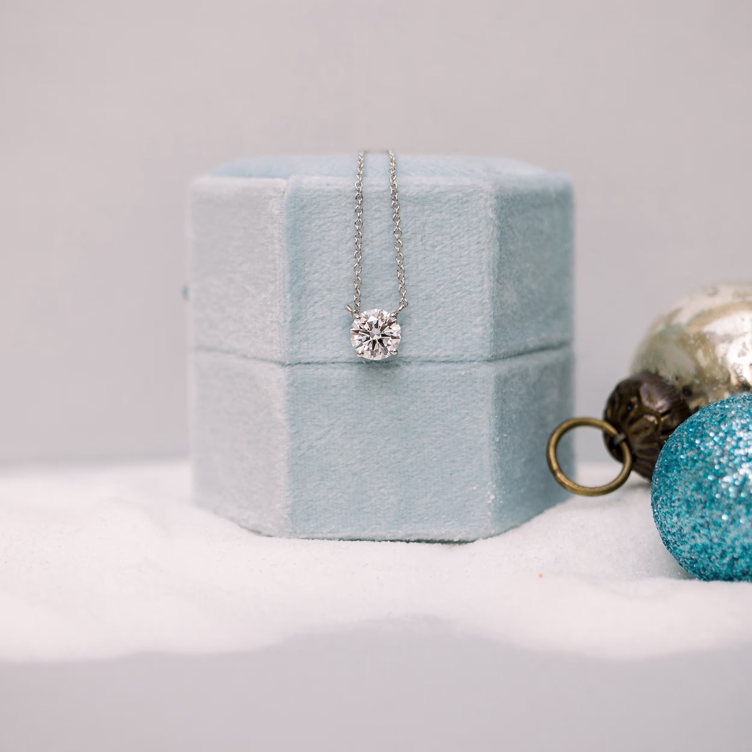 1.0 ct Diamonds set in White Gold Floating Round Pendant (Main View)