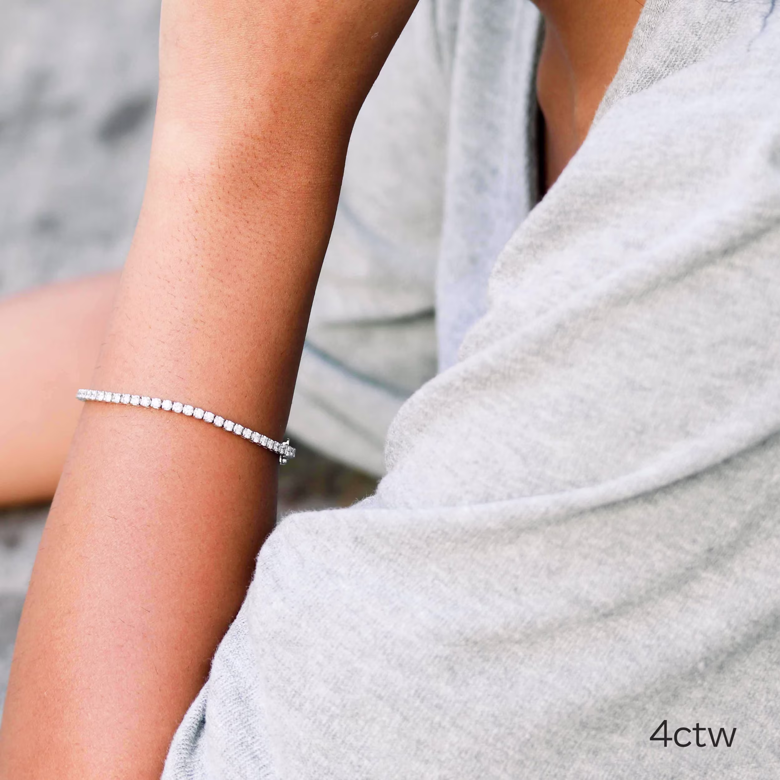 4.0 Carat Round Diamonds set in 18k White Gold Four Prong Round Diamond Tennis Bracelet (Main View)