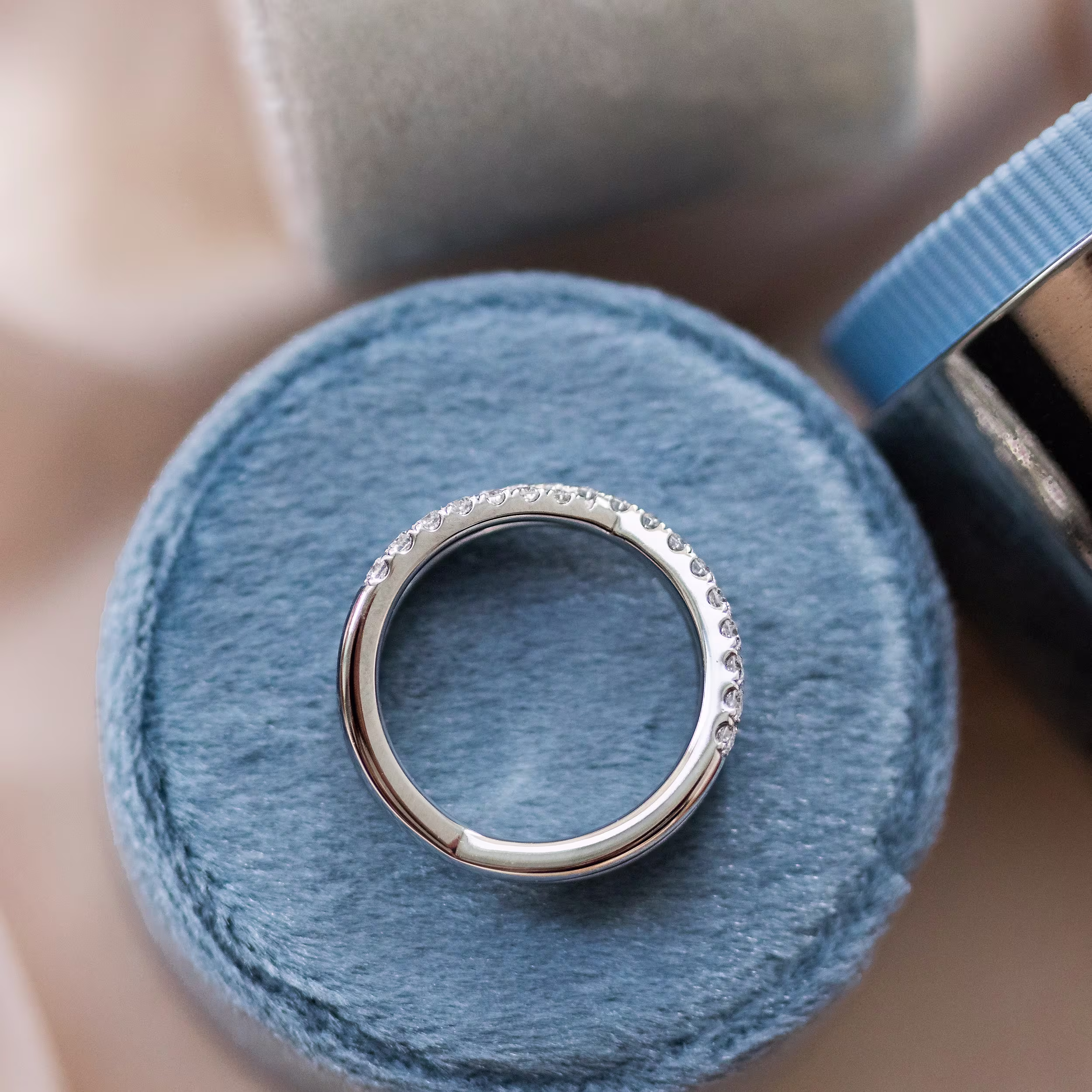 Platinum 0.75ctw Diamond X Wedding Band in Platinum featuring 0.75 ct Round Diamonds (Profile View)