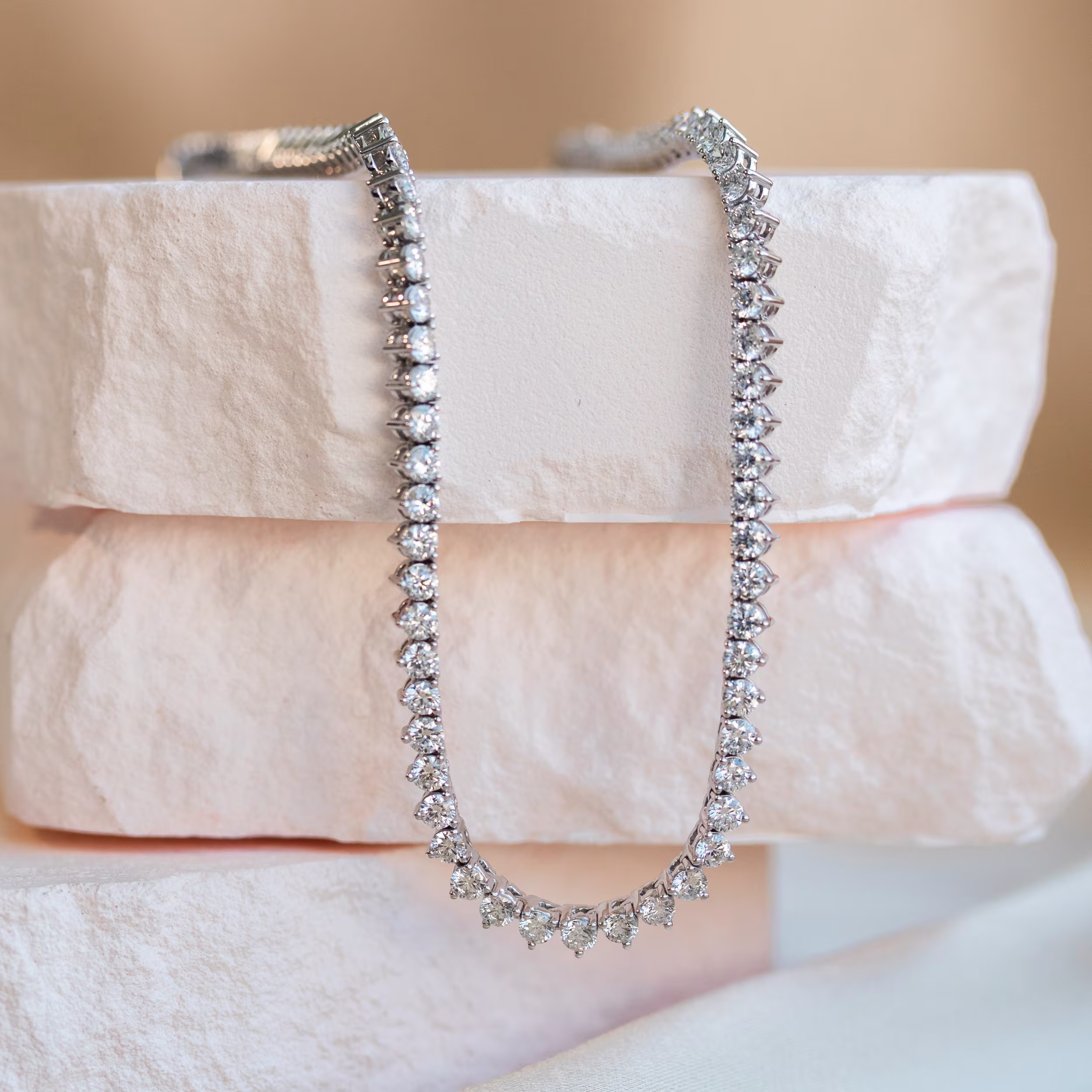 14.0 ctw Round Diamonds set in 18k White Gold Tennis Necklace (Main View)