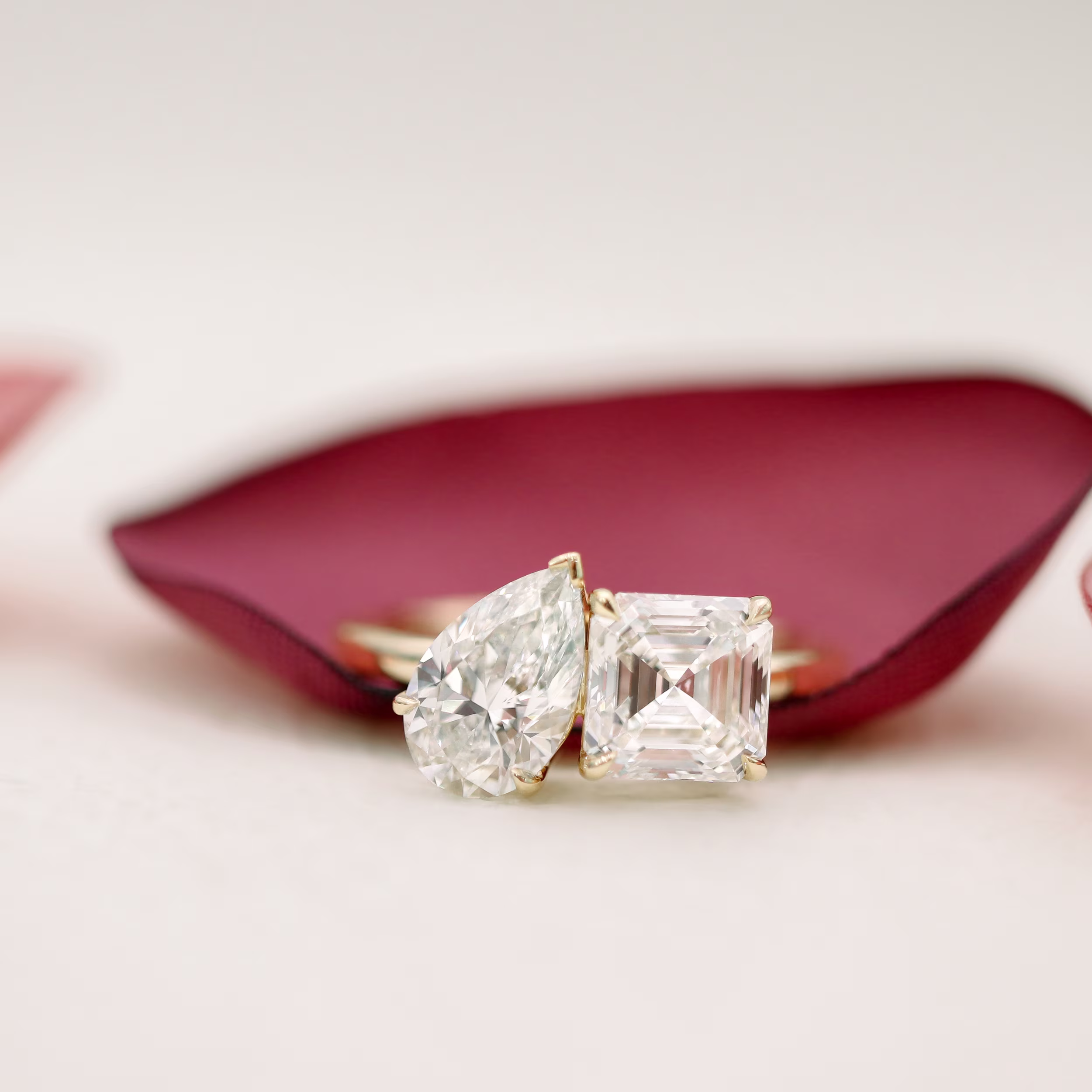 High Quality 1.75 Carat Diamonds set in Yellow Gold Toi et Moi Ring (Main View)
