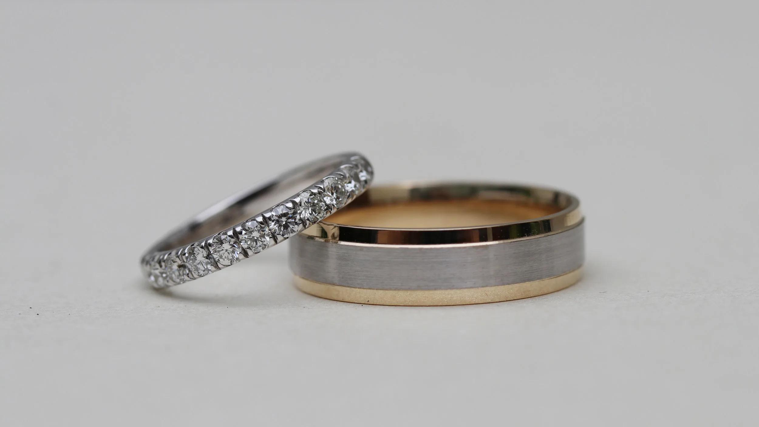 How to Choose a Men's Wedding Band
