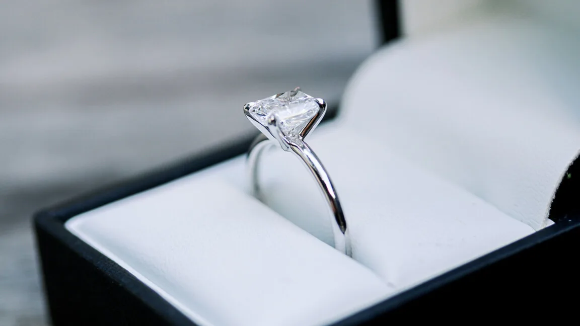 Proposal Setting with Lab Created Diamond Engagement Rings