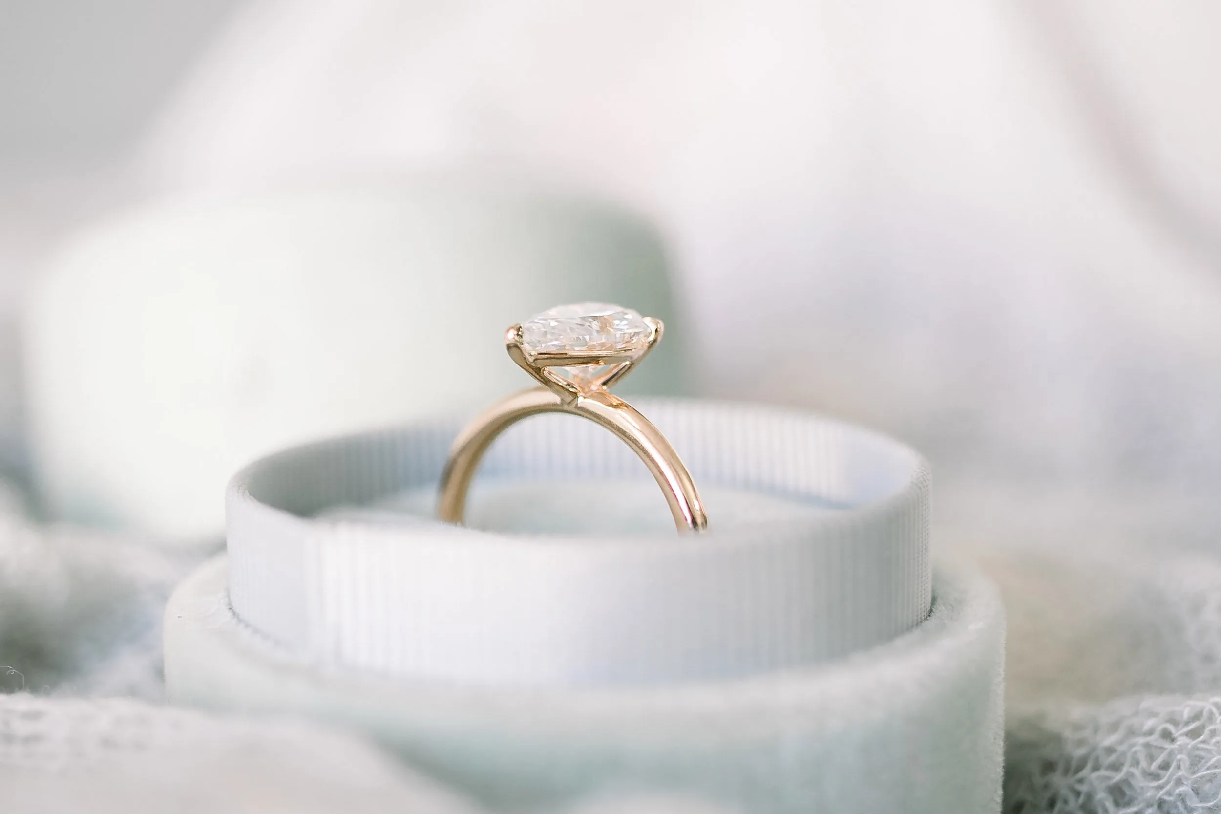 18k rose gold in petite solitaire