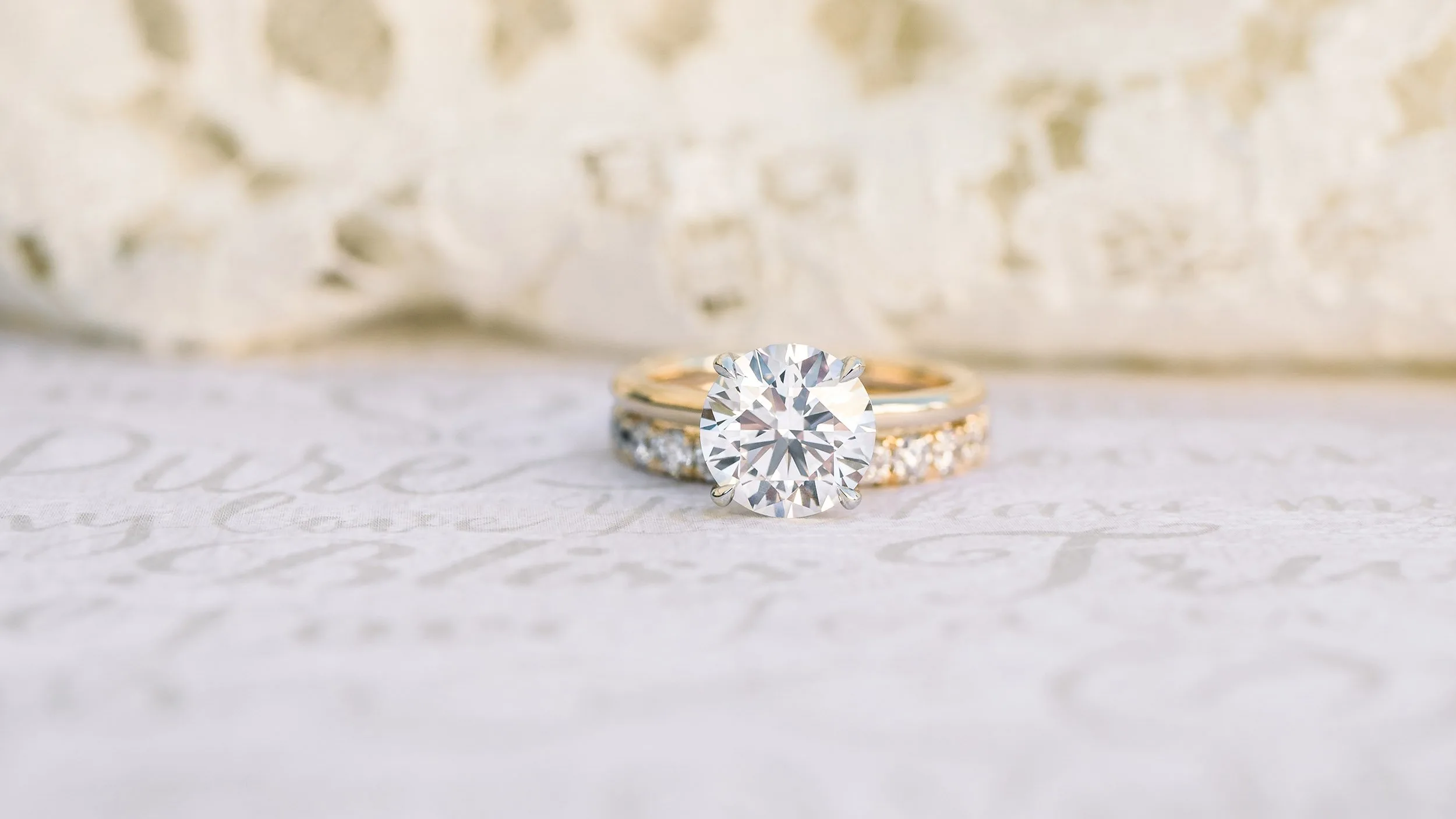 Round Brilliant Lab Diamond Engagement Rings