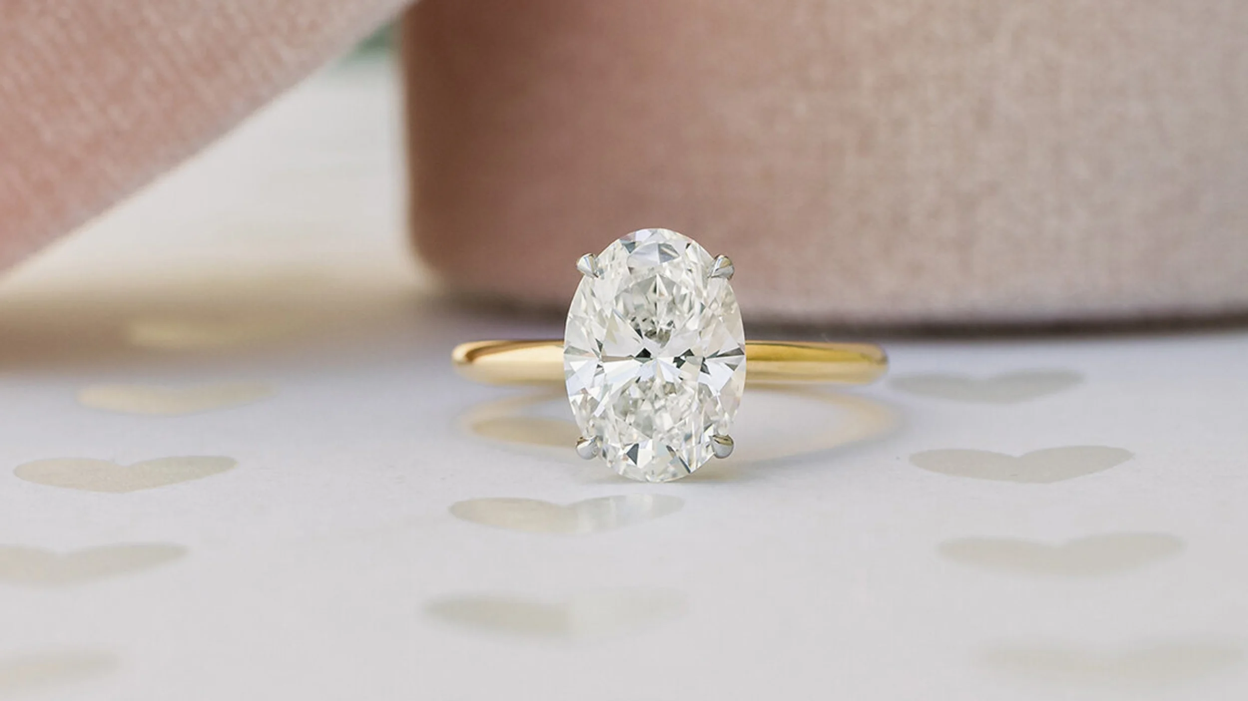 ROUND DIAMOND OVAL HALO DESIGN ENGAGEMENT RING | Frassanito Jewelers
