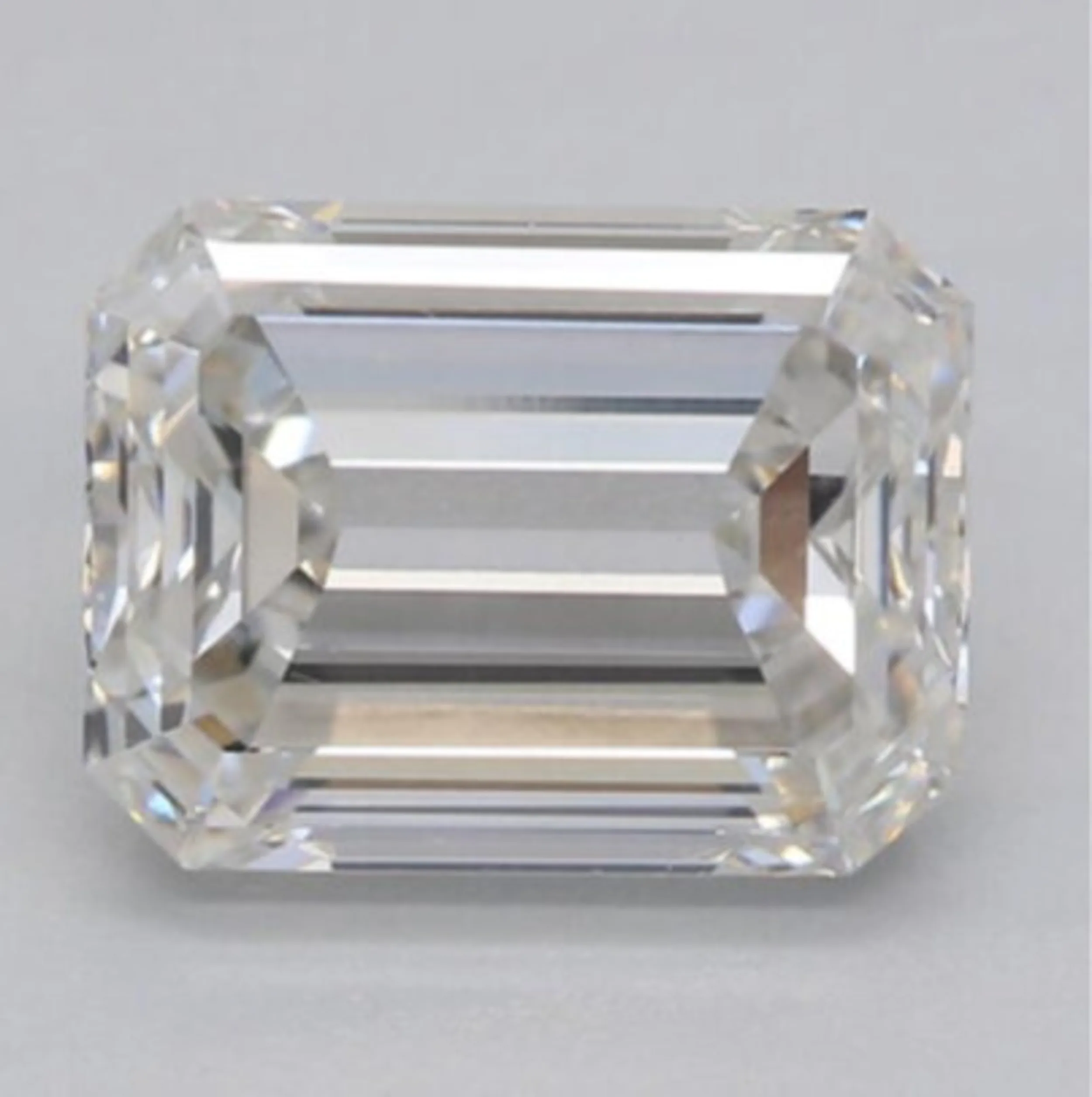 A CVD grown emerald cut without blue nuance. This diamond received an H color grading from IGI.