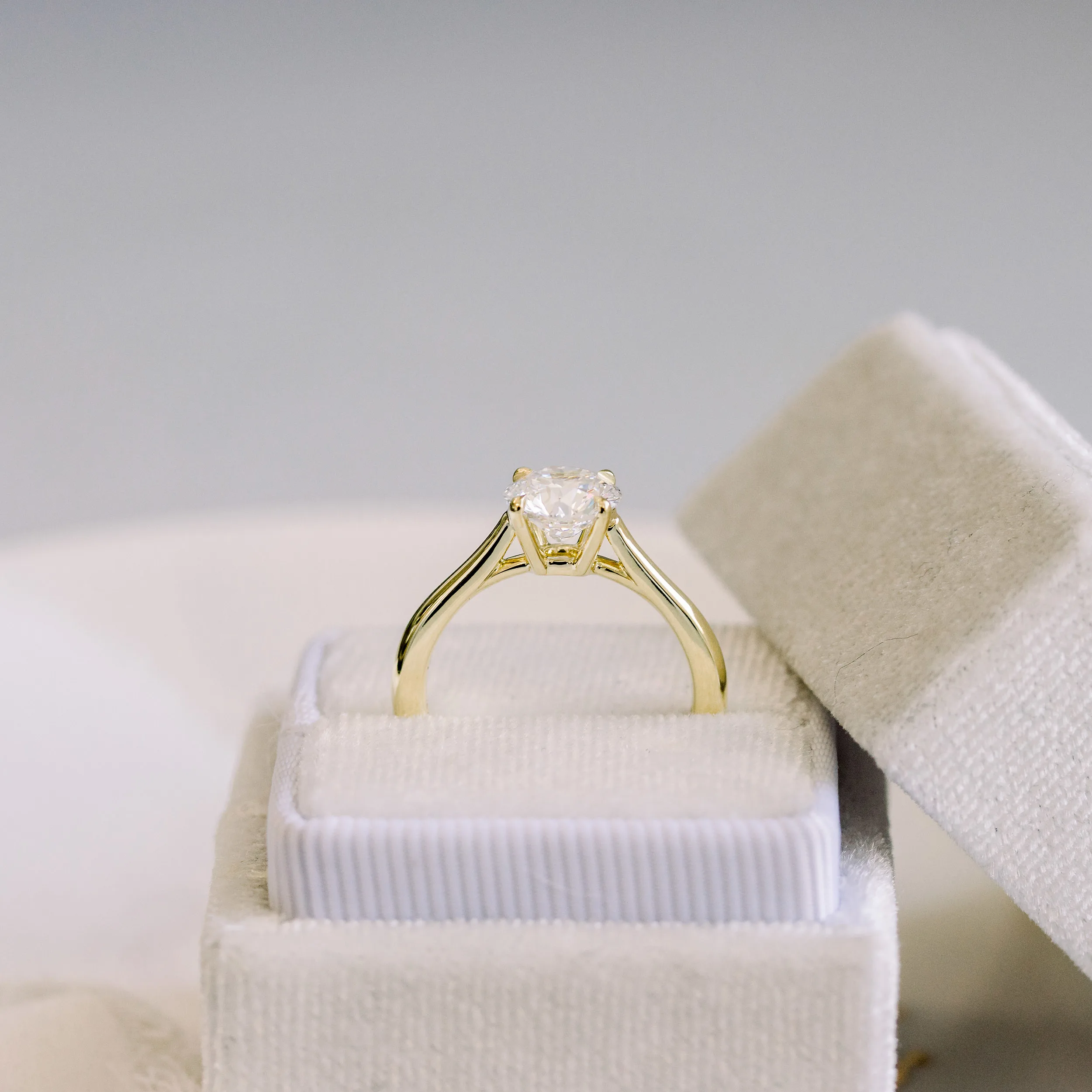 1.25 Carat Diamonds set in Yellow Gold Round Cathedral Solitaire (Side View)