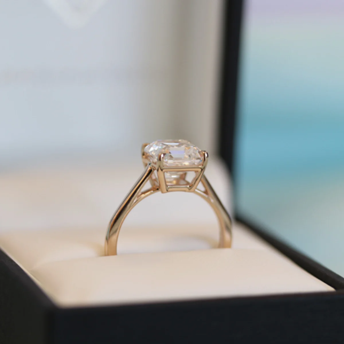 Asscher clearance ring setting