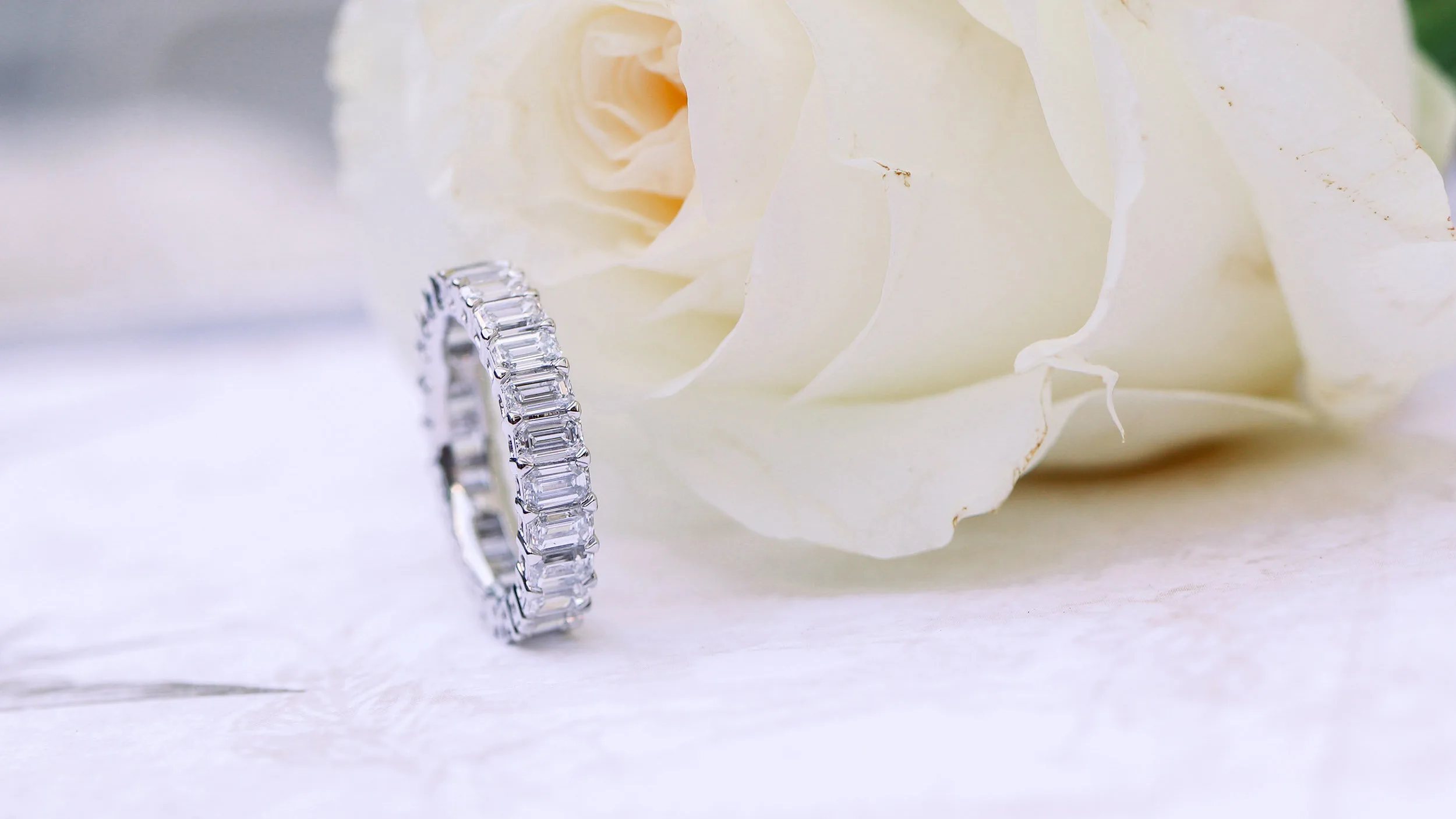 The Difference Between Diamond Simulants, Lab Created Diamonds, and